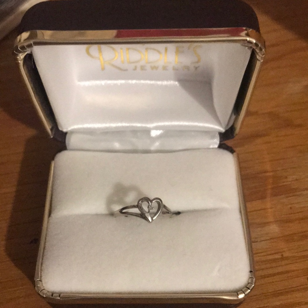 Single diamond ring